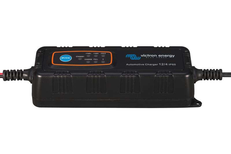 Automotive IP65 Charger 12V/4A - 12V/0,8A (front-angle)
