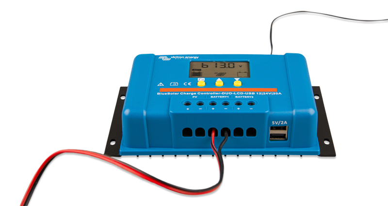 BlueSolar Charge Controller DuO LCD USB 12-24V-20A (front + display)