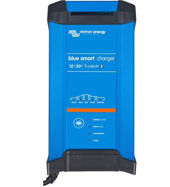 [BPC121542002] Blue Smart IP22 Charger (Blue Smart IP22 Charger 12/15(1) 230V CEE 7/7, 12V)